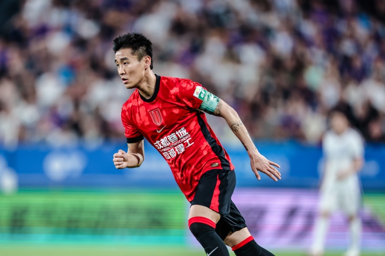 开云体育-足球报列中超半程本土TOP10：韦世豪MVP，张玉宁、塞鸟在列